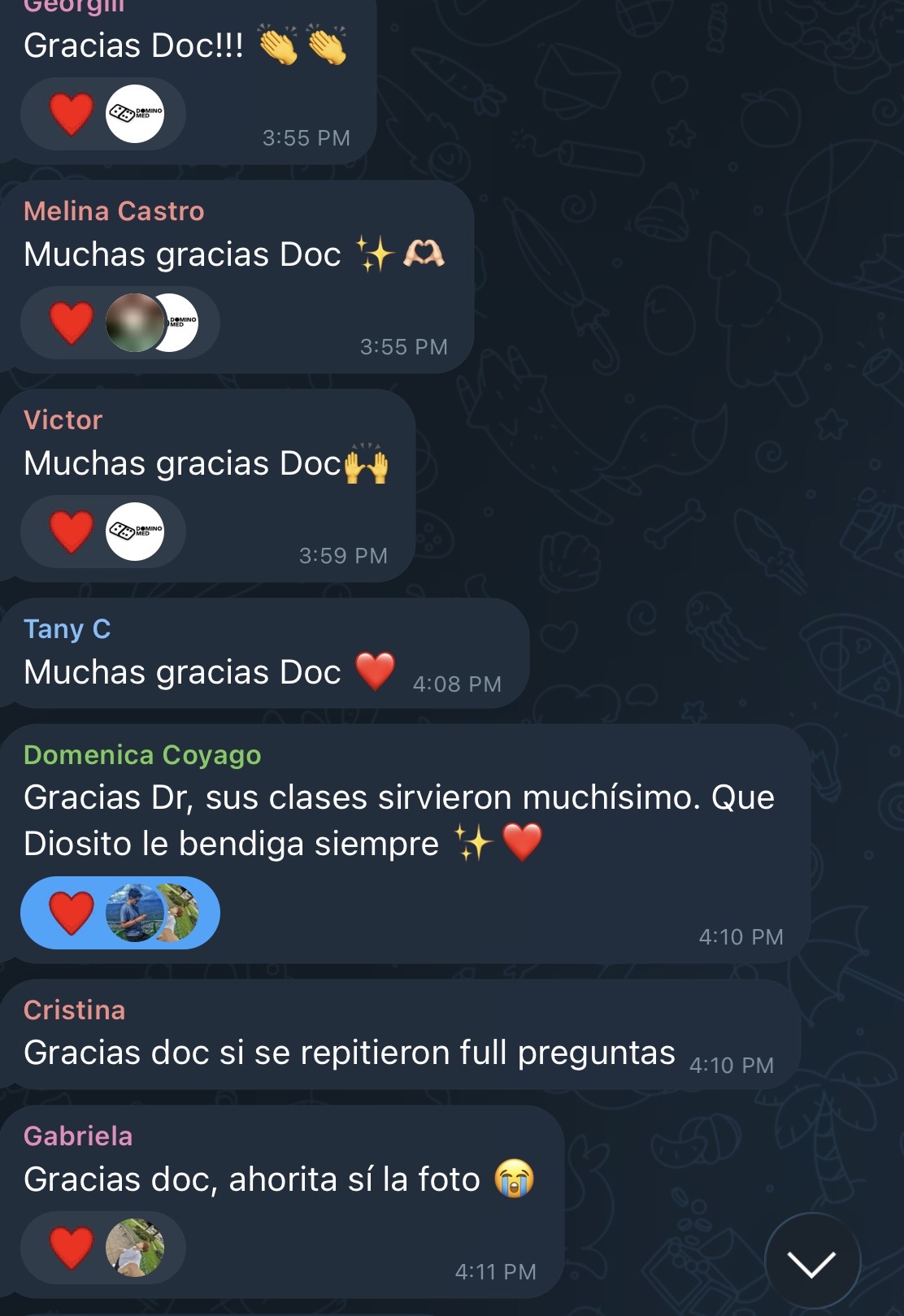 Agradecimientos de estudiantes en el chat de DominoMed